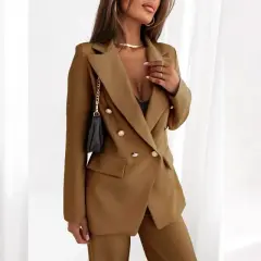 Moda po 40: Jak zbudować ponadczasowy styl i pewność siebie?