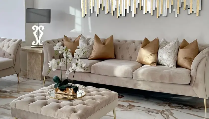 Styl glamour: Co to znaczy? Odkryj luksus i stwórz olśniewające looki
